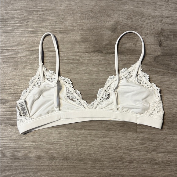 SKIMS Fits Everybody Lace Triangle Bralette — Marble - Picture 3 of 7